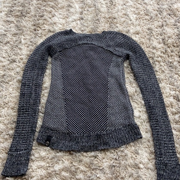 Ivivva Girls Sweater with key hole for thumb sz 10 - Picture 2 of 3